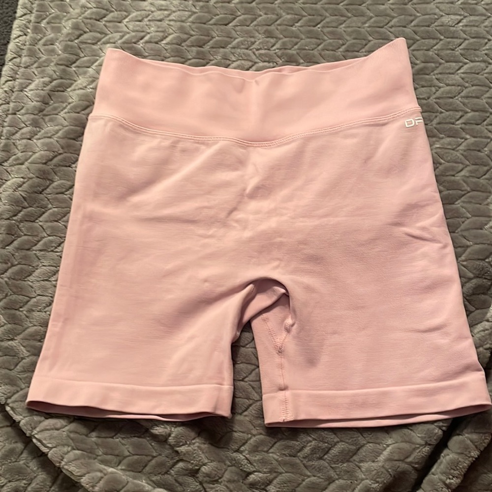 Pink dfyne scrunch shorts